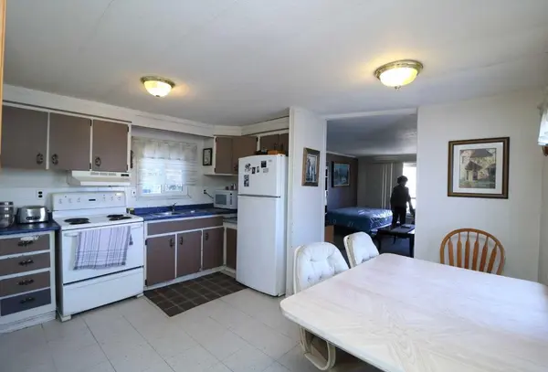 649 Main ST N #13, Airdrie, AB T4B 1Z6