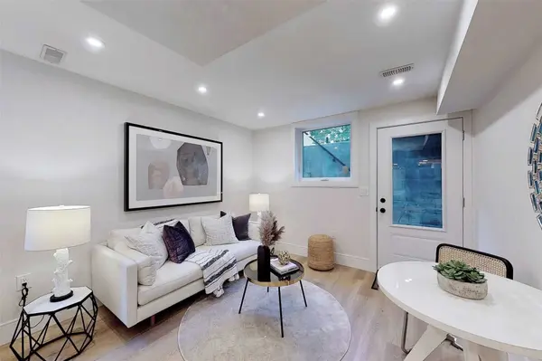 26 Henderson AVE #Lower, Toronto C01, ON M6J 2B8