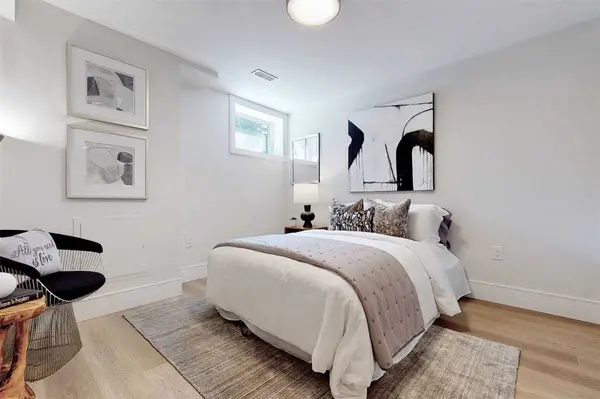 26 Henderson AVE #Lower, Toronto C01, ON M6J 2B8