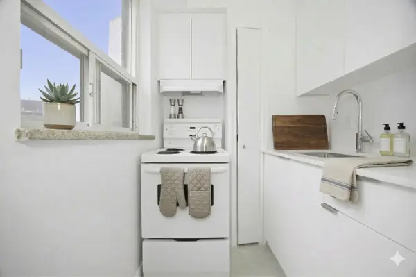 88 Bernard AVE #1007, Toronto C02, ON M5R 1R7