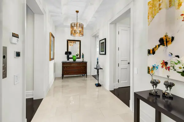 155 St Clair AVE W #1701, Toronto C02, ON M4V 0A1