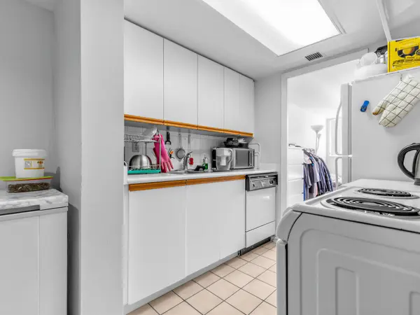 15 Maitland PL #410, Toronto C08, ON M4Y 2X3