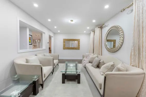 17 Nieuwendyk ST, Whitby, ON L1P 1W5