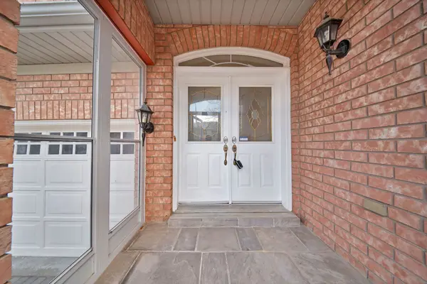 8 Stoneheath CRES, Markham, ON L6C 2K8
