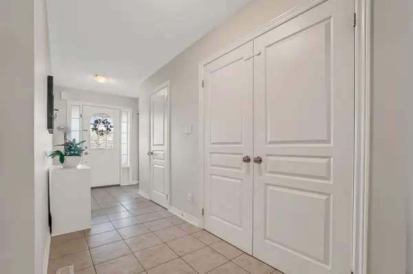 36 Wyndham CIR, Georgina, ON L0E 1R0