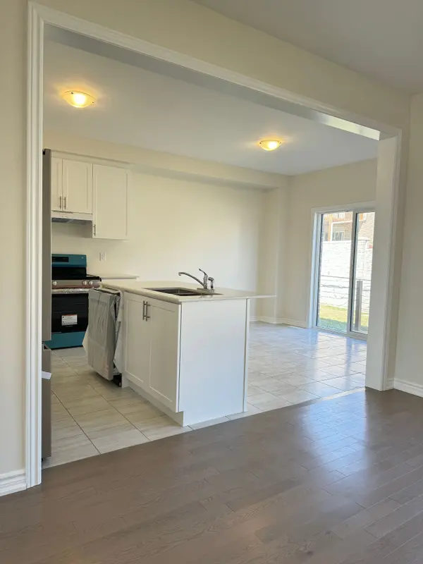 39 Lawrence D. Pridham AVE, New Tecumseth, ON L9R 0X2