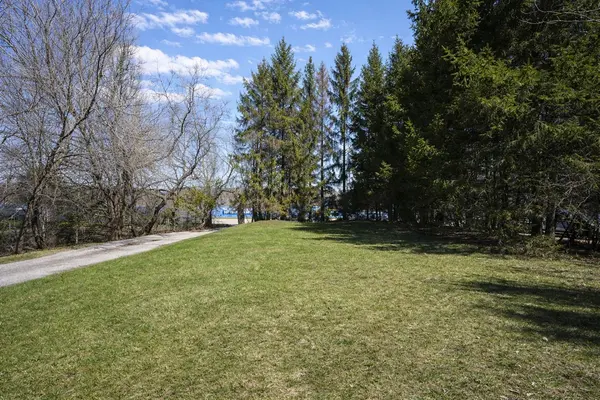 9 Little Lake DR, Barrie, ON L4M 7B9