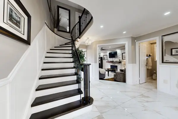 14 Round Leaf CT, Barrie, ON L4N 9N3