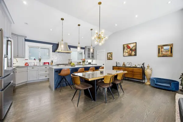 18 Winsdale RD, Toronto W08, ON M9C 2W8