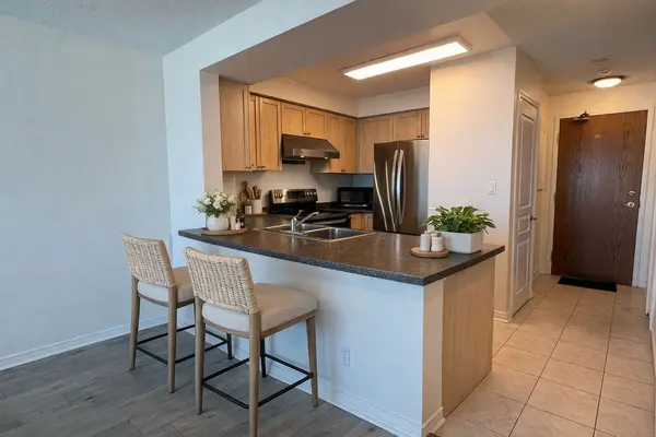 4879 Kimbermount AVE #810, Mississauga, ON L5M 7R8