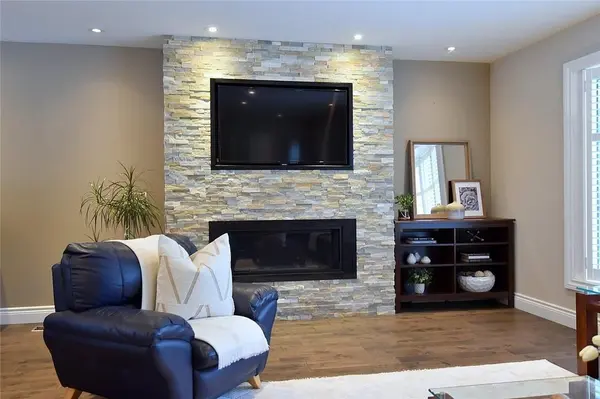 626 Vanderburgh DR, Burlington, ON L7T 3W6