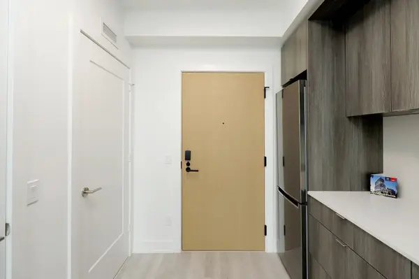 25 Cordova AVE #1807, Toronto W08, ON M9A 0E5