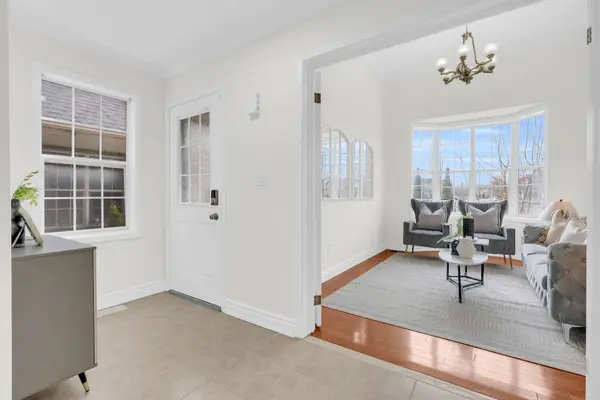 1645 Gowling TER, Milton, ON L9T 5J6