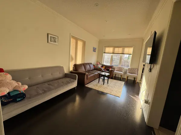 18 Eastlake RD, Brampton, ON L7A 3S2