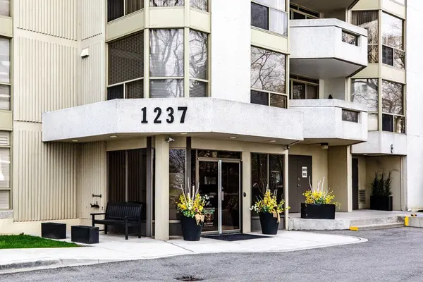 1237 North Shore BLVD E #803, Burlington, ON L7S 2H8