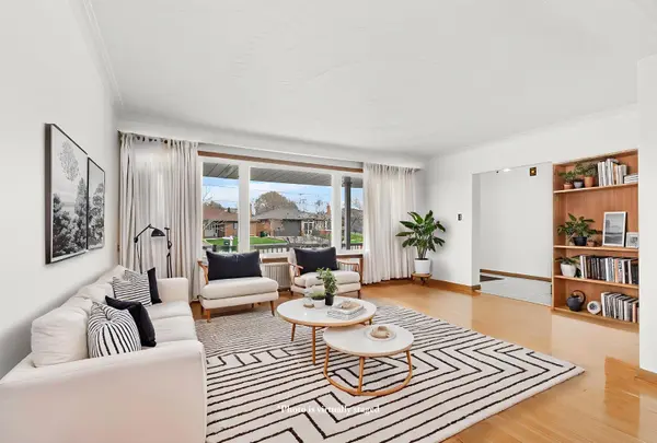 583 Queens DR, Toronto W04, ON M6L 1N2