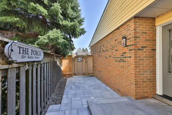 2531 Mainroyal ST, Mississauga, ON L5L 1E1