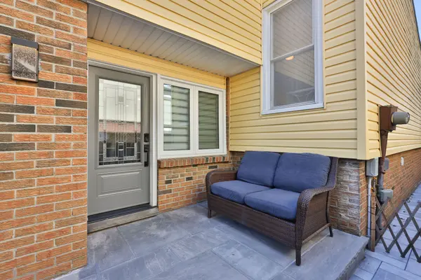 2531 Mainroyal ST, Mississauga, ON L5L 1E1