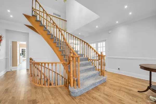 2434 Deer Run AVE, Oakville, ON L6J 6K9