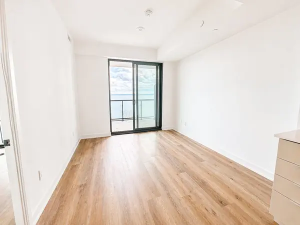 2075 Lakeshore RD #1107, Burlington, ON L7R 0H3