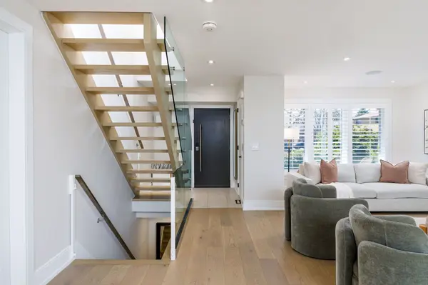 34 Rufford RD, Toronto W06, ON M8W 4V6