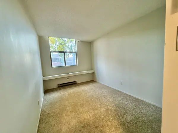 2760 Carousel CRES #102, Blossom Park - Airport And Area, ON K1T 2N4