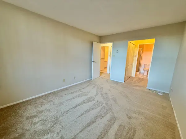 2760 Carousel CRES #102, Blossom Park - Airport And Area, ON K1T 2N4