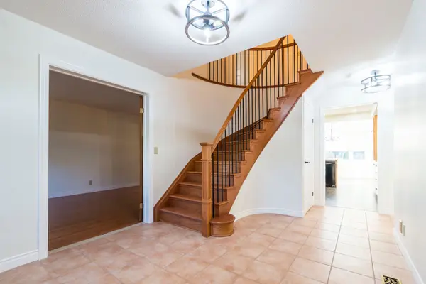 37 Dungannon DR, Belleville, ON K8P 5E7