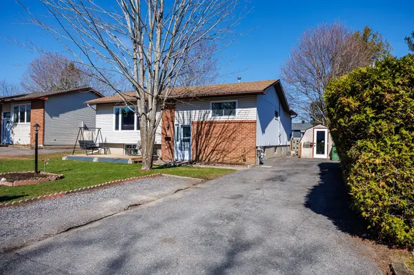 15 Henderson ST, Carleton Place, ON K7C 3Z1