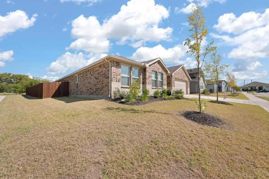 516 Highland Park Trail, Alvarado, TX 76009