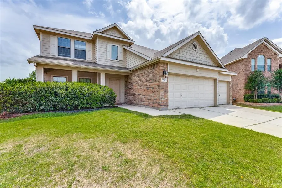 8233 Delafield Drive, Fort Worth, TX 76131