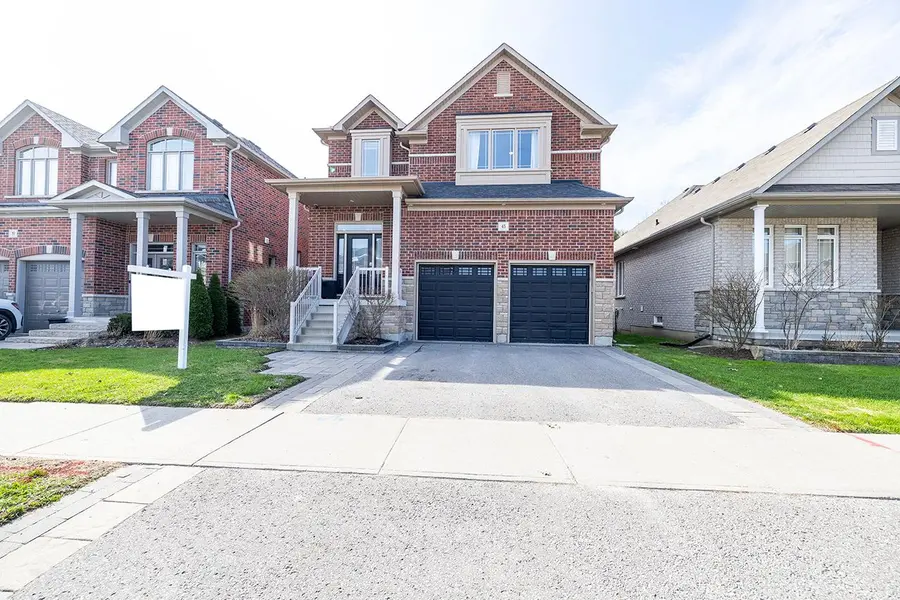 43 Elmer Adams DR, Clarington, ON L1E 0G5