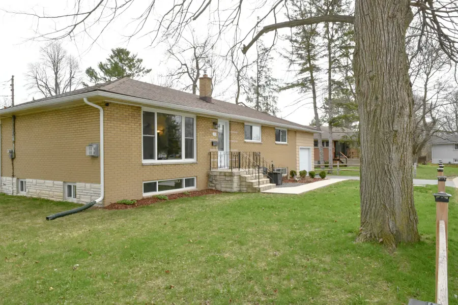 193 Elizabeth DR, Gananoque, ON K7G 1P6