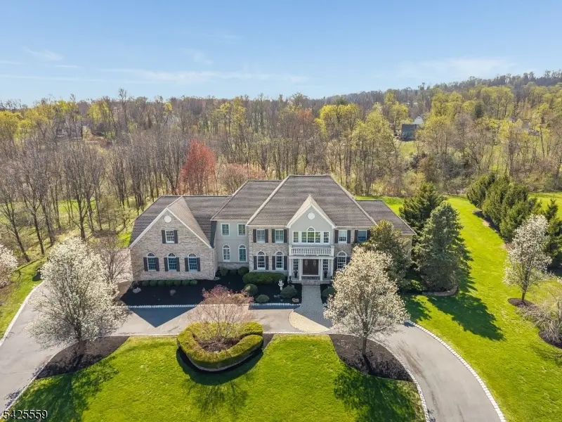 4 Wisteria Ct, Raritan Twp., NJ 08822