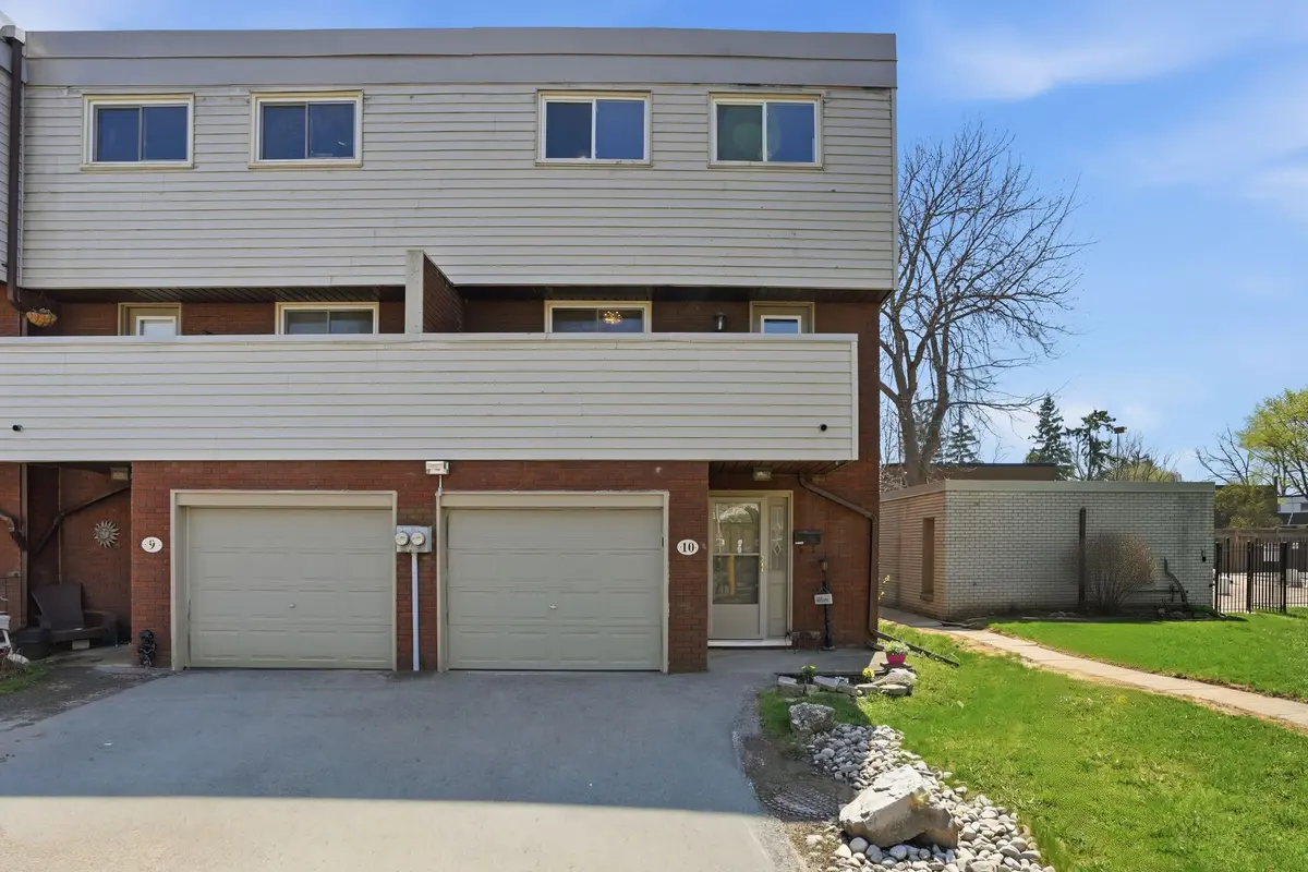 23 Watsons LN #10, Hamilton, ON L9H 5G8