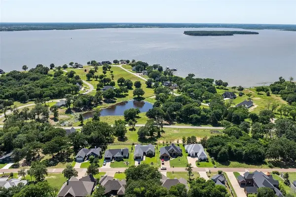 708 Clubview Drive, Mabank, TX 75143