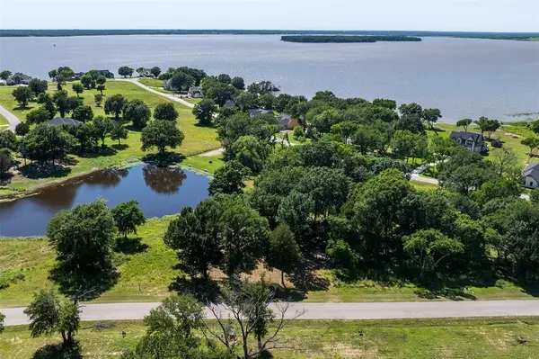 708 Clubview Drive, Mabank, TX 75143