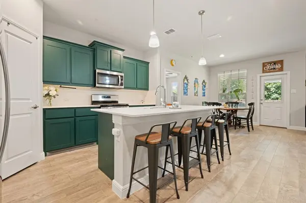 5709 Round Hill Road, Denton, TX 76210