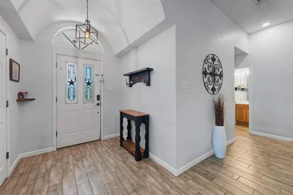 812 Minuteman Drive, Blue Mound, TX 76131