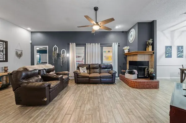 812 Minuteman Drive, Blue Mound, TX 76131