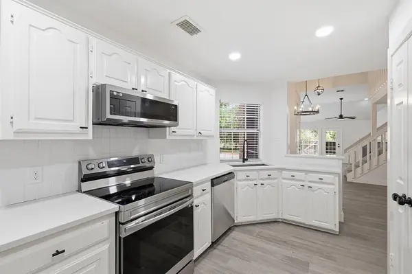 381 Arbor Lane, Euless, TX 76039