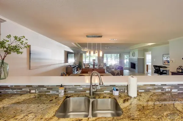 186 Bushwhacker Drive, Mabank, TX 75156