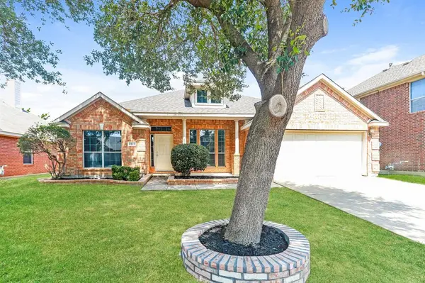 2240 Sparrow Hawk Court, Grand Prairie, TX 75052