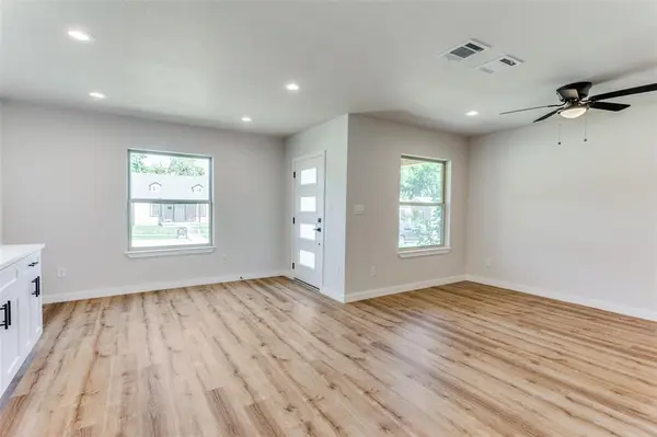 1104 E Mulkey Street, Fort Worth, TX 76104