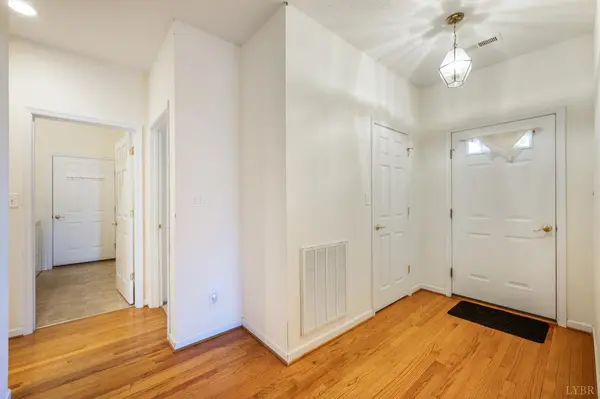 1434 Valley Vista LN, Forest, VA 24551