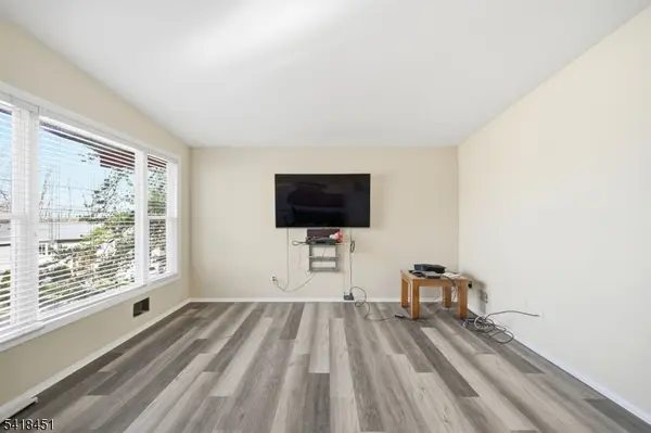 61 Hemlock Rd, Rockaway Boro, NJ 07866