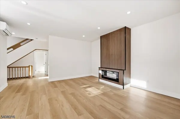 301 N Grove St, East Orange City, NJ 07017