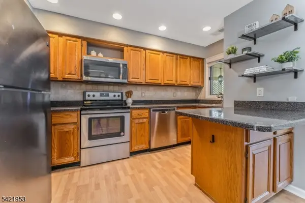 4 Troon Ter, Clinton Twp., NJ 08801