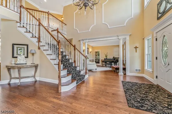 4 Wisteria Ct, Raritan Twp., NJ 08822