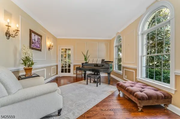 4 Wisteria Ct, Raritan Twp., NJ 08822